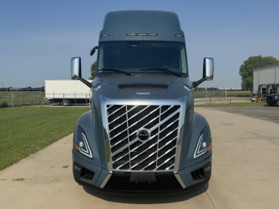 Volvo VNL64T860 truck front view showing large chrome grille, daytime running lights, and dual mirrors.