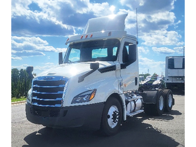 Truck front view of a white 2019 Freightliner Cascadia 126 Daycab tractor with blue grille, large mirrors, and sun visor.