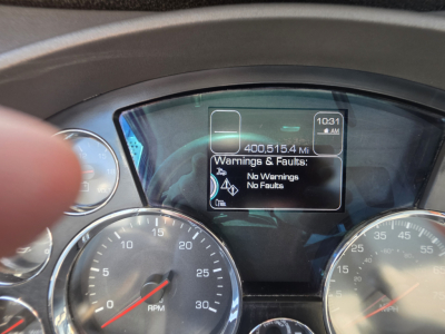 Kenworth T880 dashboard display showing 400,515.4 miles and No Warnings No Faults; digital screen with time 10:31 AM.