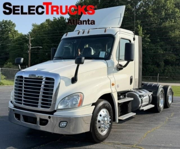 Truck cab view of a white 2019 Freightliner Cascadia 126 day cab with SelectTrucks Atlanta logo.