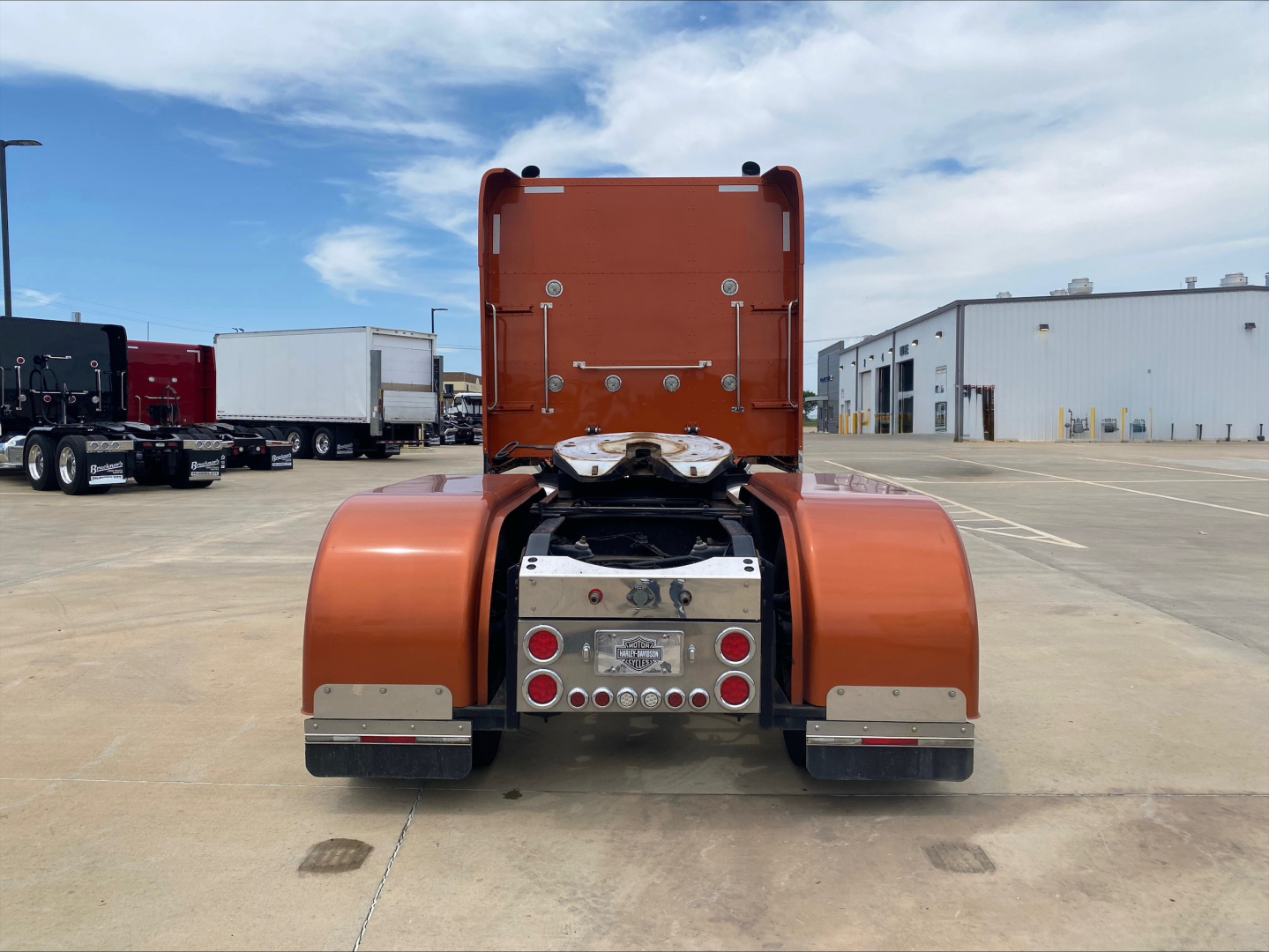 Peterbilt 389 tractor rear view showing fifth wheel and bumper lights.