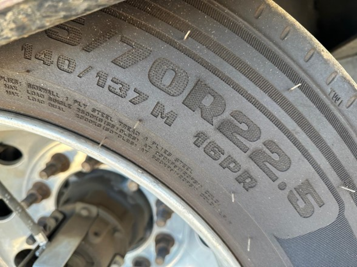 Tire and wheel on a 40-ton hydraulic trailer, shows DORGS? 140/137 M? and 16PR tire markings on sidewall.