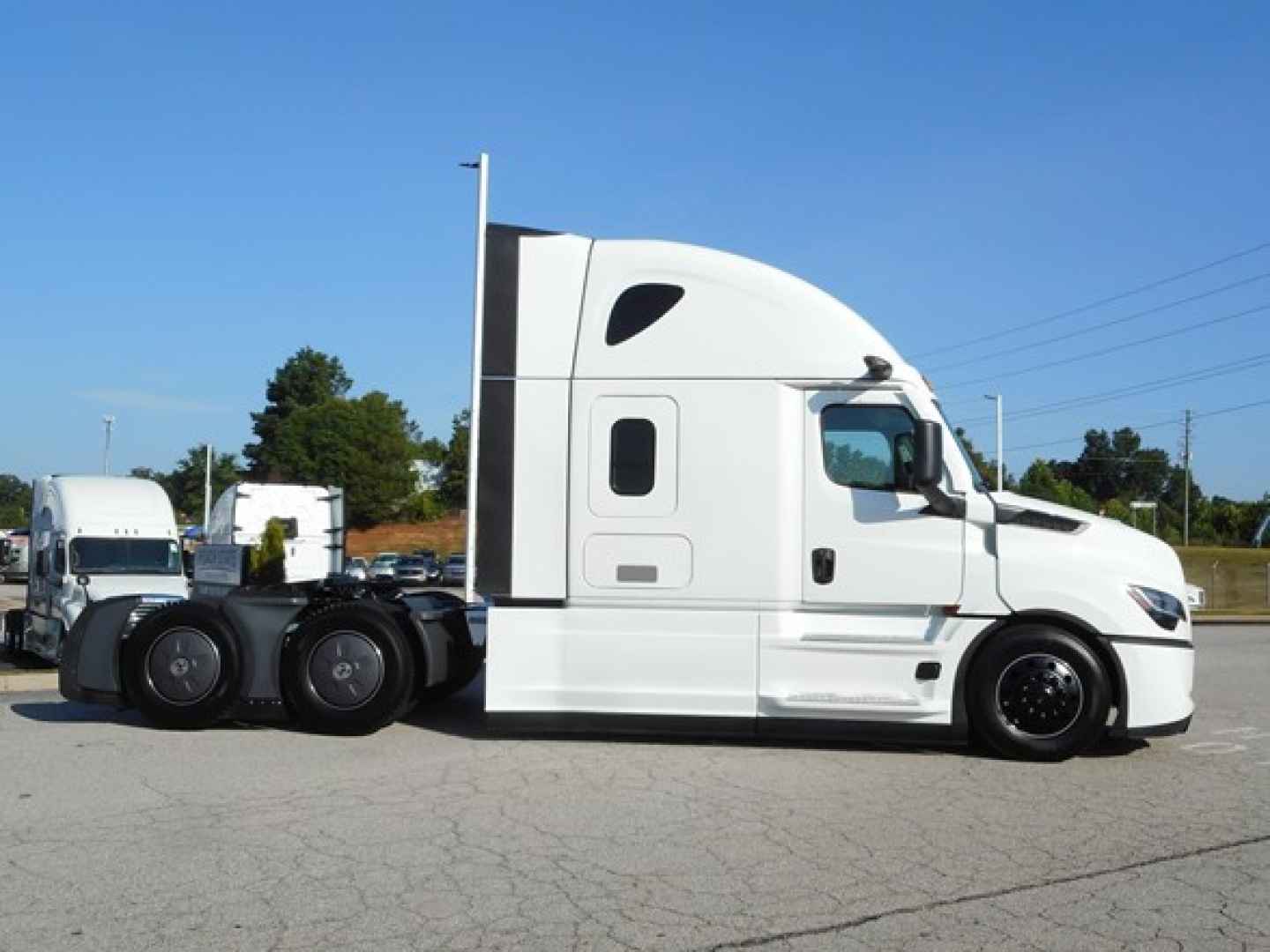 Freightliner Cascadia 126 tractor-trailer cab side profile showing aerodynamic sleeper and dual rear axles.