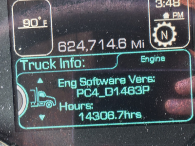 Kenworth T680 engine bay information display showing 624,714.6 miles, Eng Software Vers: PC4_D1.46P, Hours 14306.7hrs.