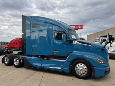 Kenworth T680 mid-size diagram showing blue sleeper cab tractor from side view with chrome wheels and side steps.