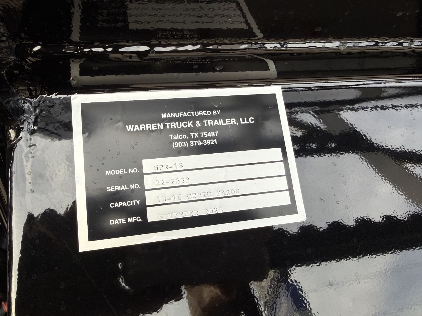 Plate showing manufactured by Warren Truck & Trailer, LLC; model no. 7?  - serial no.; capacity; date mfg; and location Talco, TX. The sticker includes model number, serial number, capacity, date mfg.