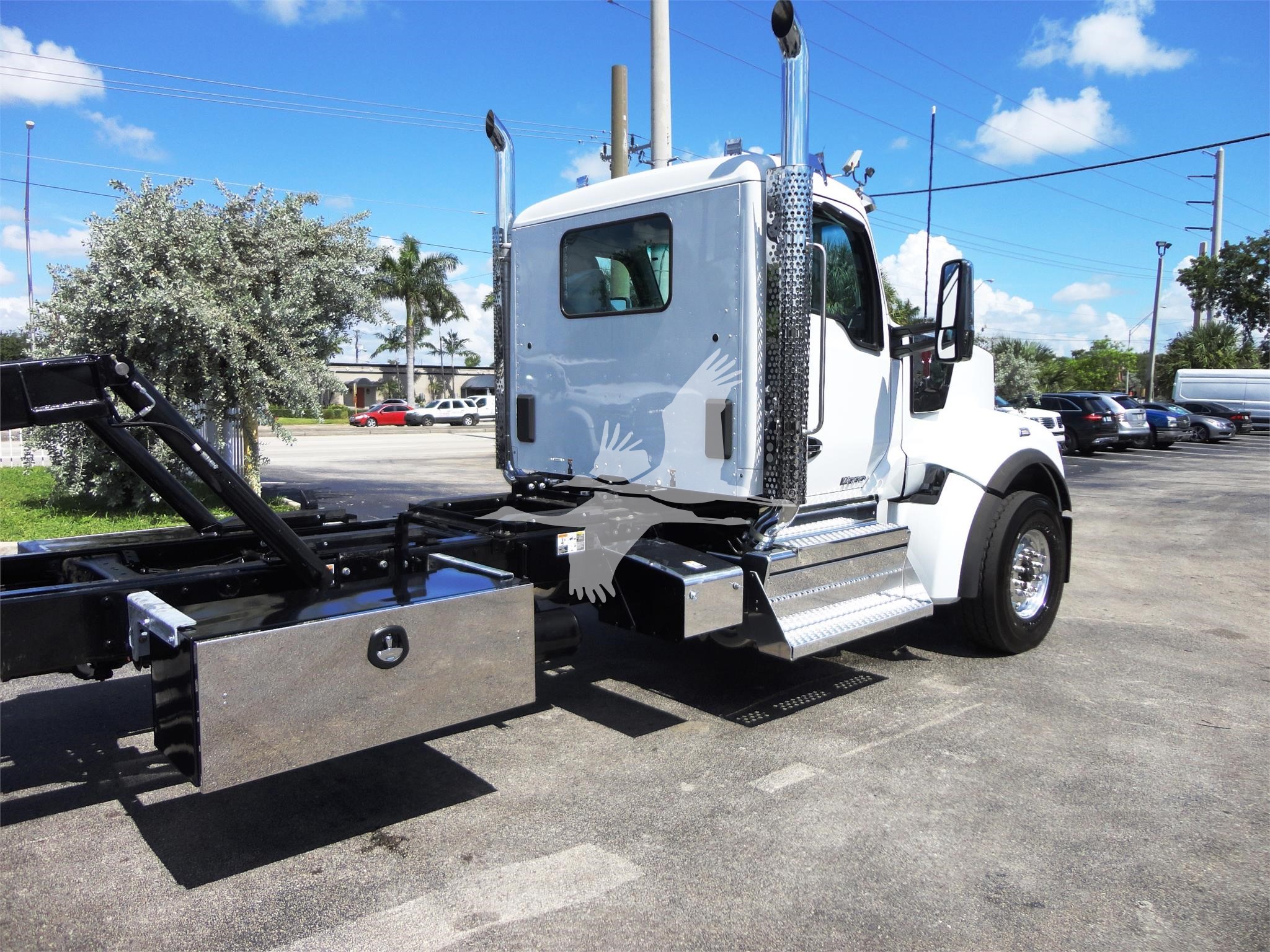 2023 Kenworth W990