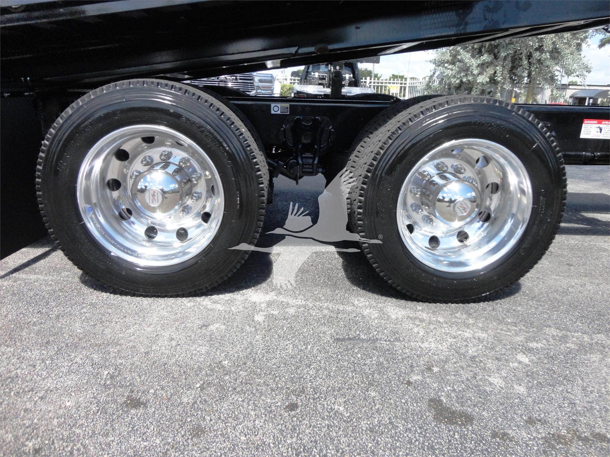 2023 Kenworth W990