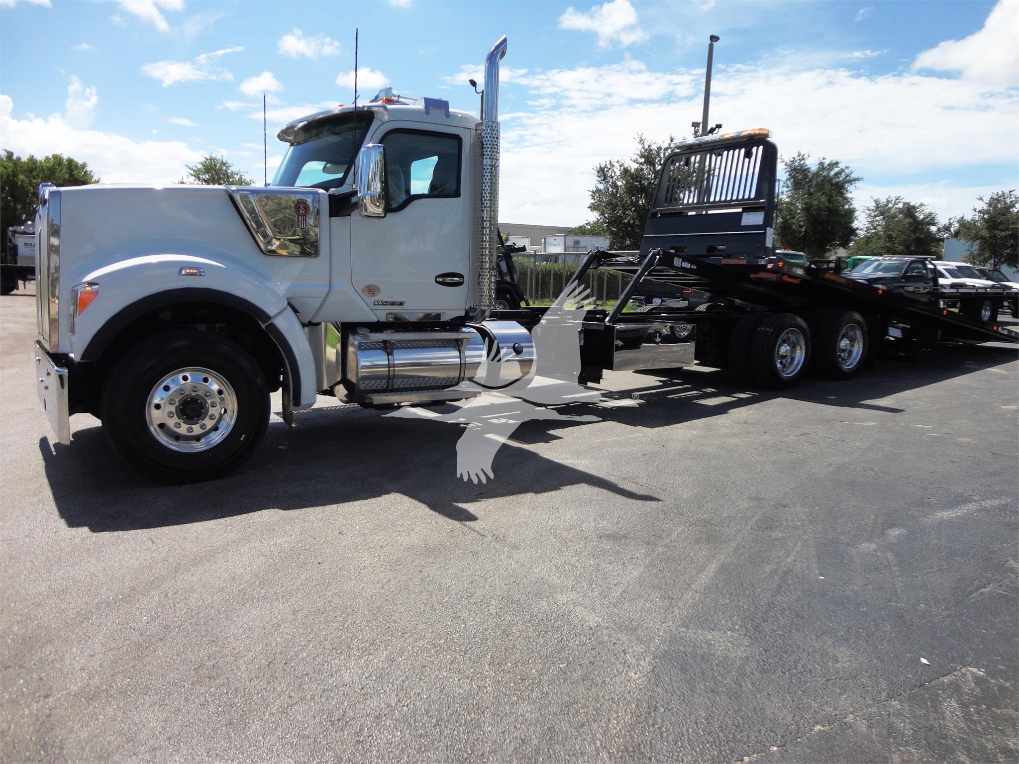 2023 Kenworth W990