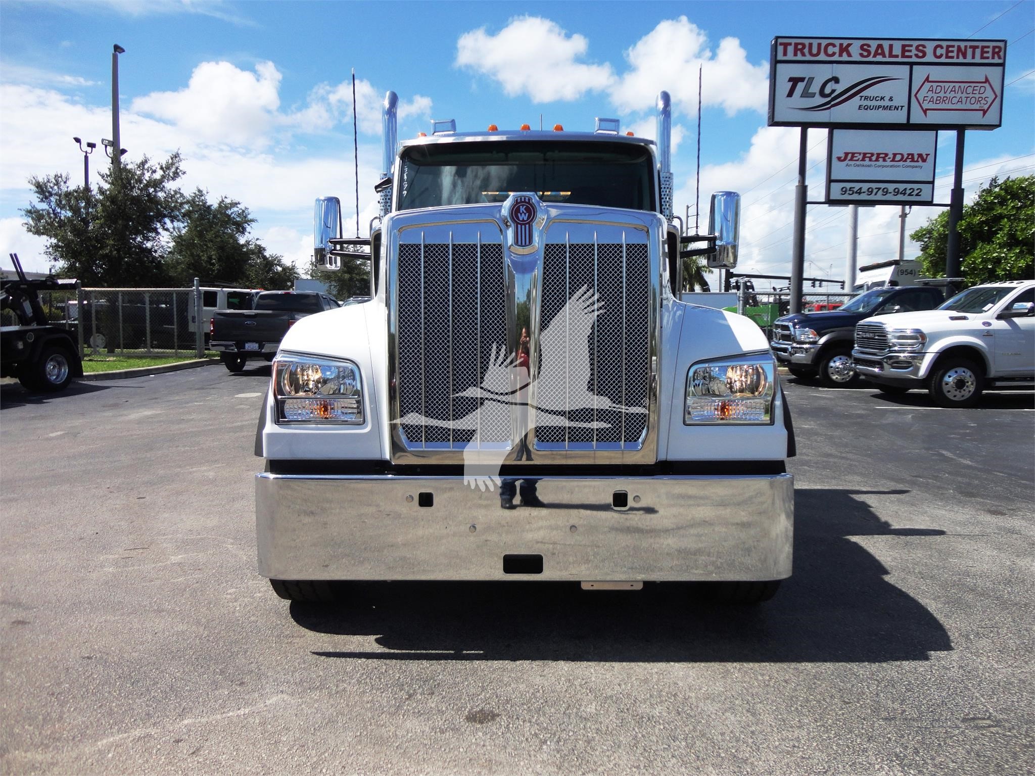 2023 Kenworth W990