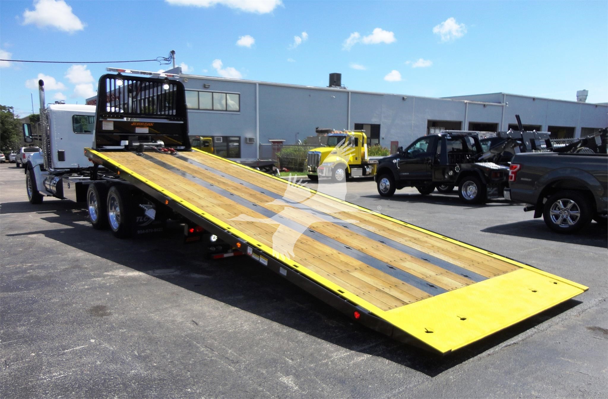 2023 Kenworth W990