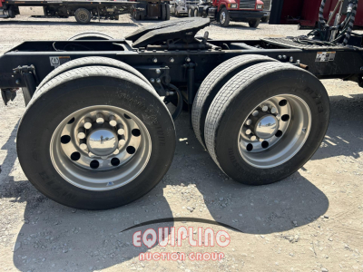 Kenworth W900 dual rear wheels on a used conventional sleeper truck chassis, street tires, stock number AMR434573, VIN 1XK1D49X6MJ434573.