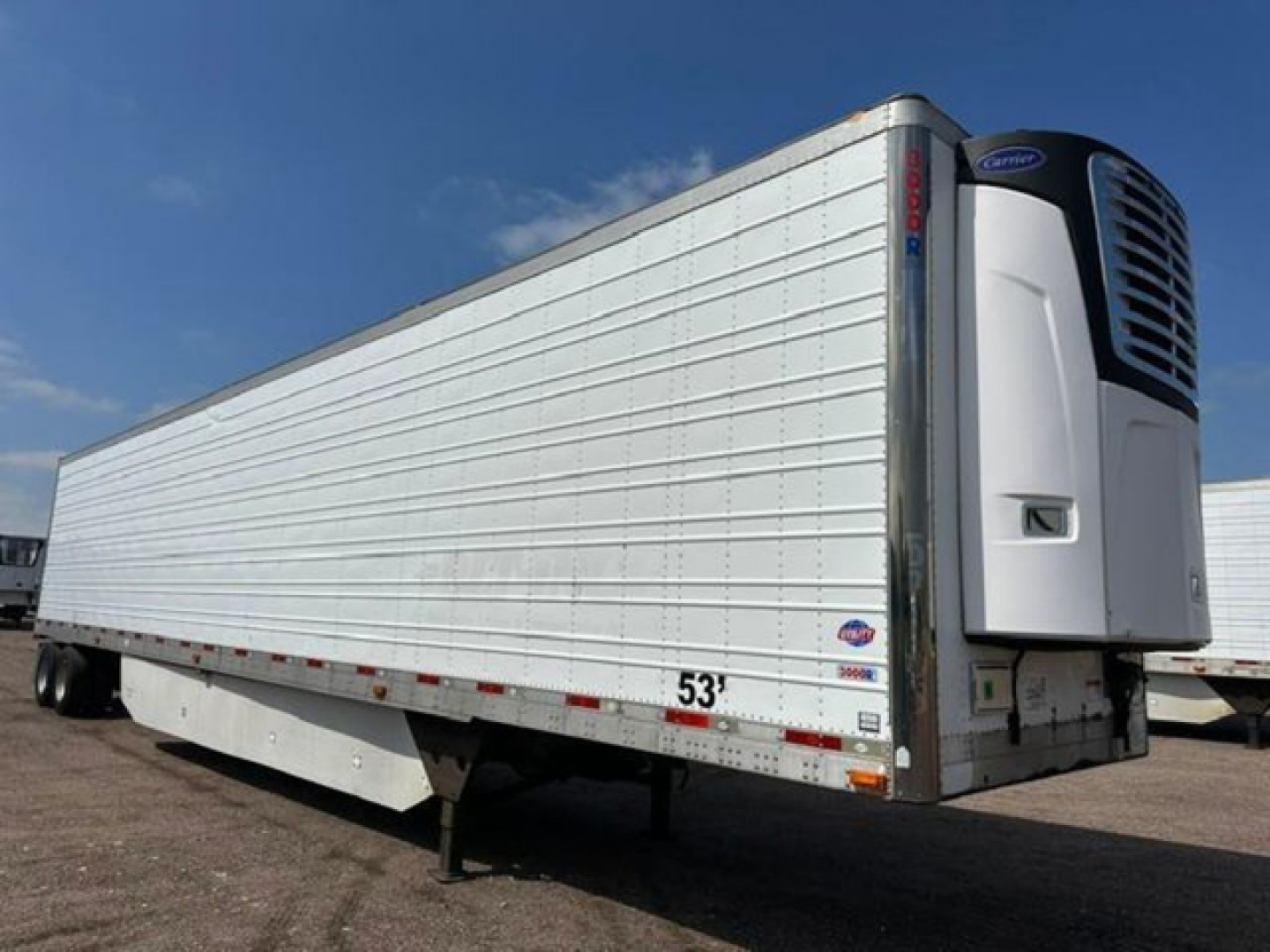 53' refrigerated trailer with Thermo King unit at the front right; side panels show corrugated aluminum, rear area has reflective markers and wheel area.