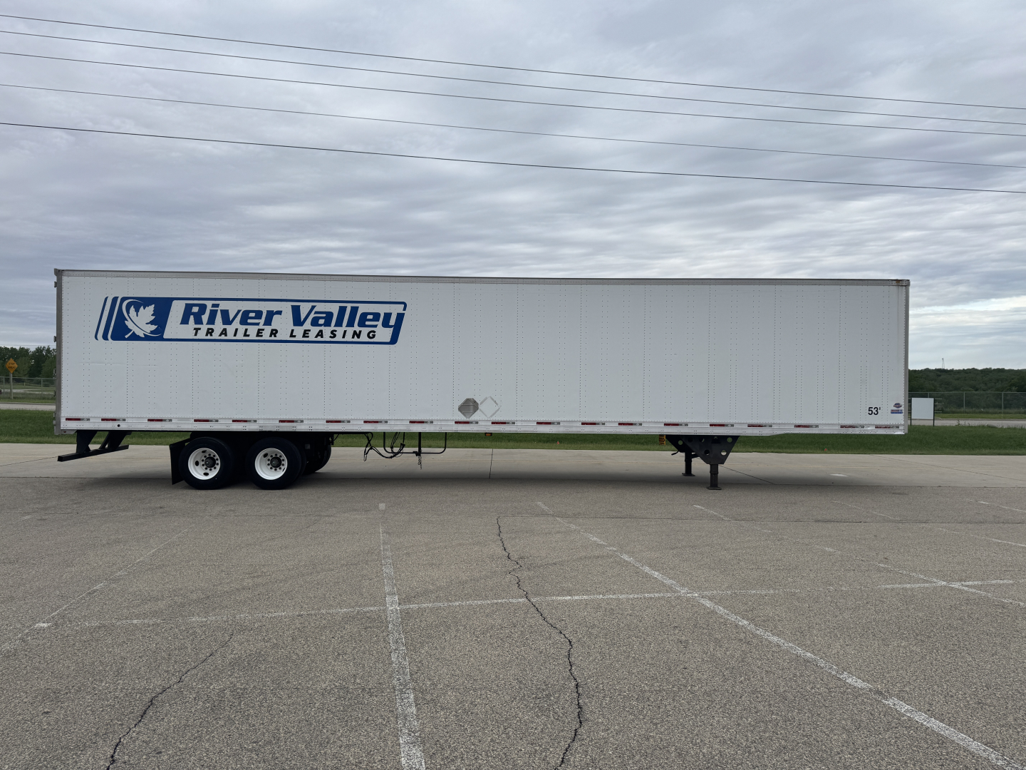 Trailer side view showing River Valley Trailer Leasing logo on a 2014 Utility 4000Dx van trailer, VIN 1UYVS2535EP898285, stock 4024-2.