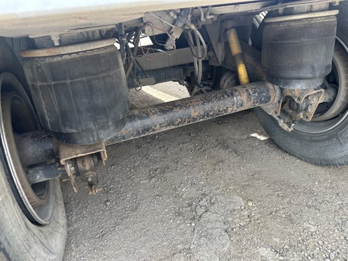 Trailer undercarriage showing suspension and hydraulic components of a 2001 Vantage frameless aluminum end dump.