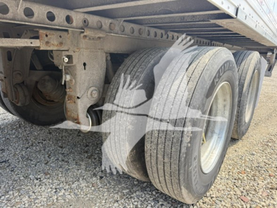 Trailer rear dual-tire axle of a Hyundai roll door van showing twin tires and undercarriage components.