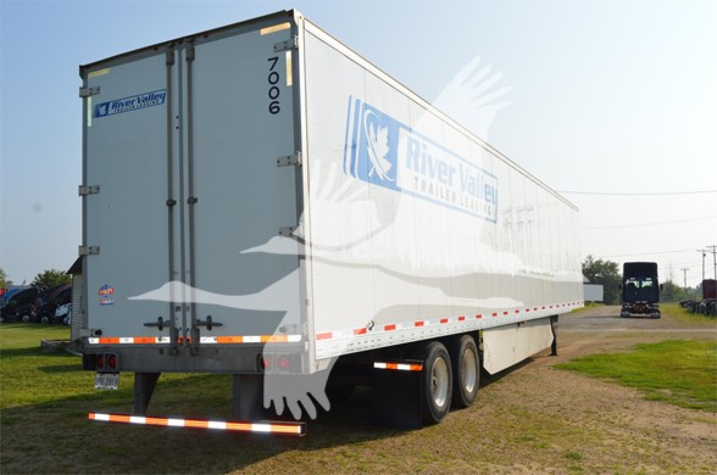 Utility 4000Dx trailer with River Valley branding showing rear and side views.