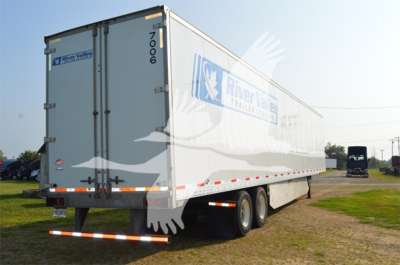 Utility 4000Dx trailer with River Valley branding showing rear and side views.