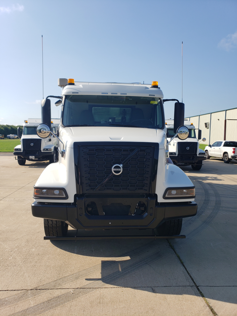 Volvo truck front view showing large grille and yellow clearance lights on top of cab.