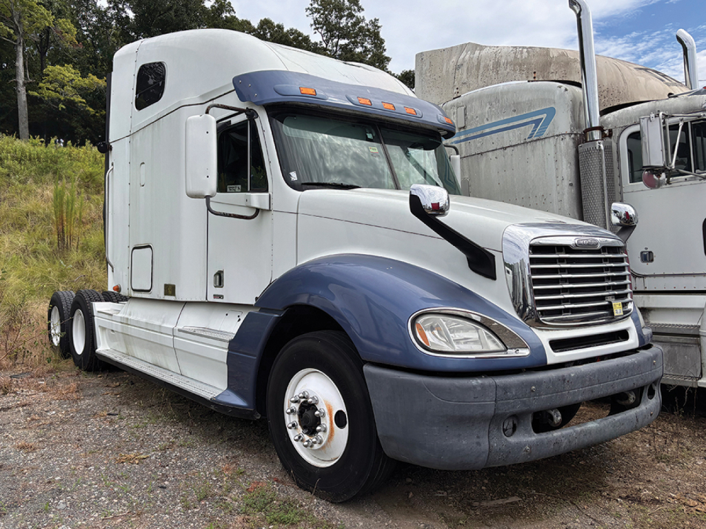 Freightliner CL120 Columbia sleeper cab tractor truck side view showing VIN 1FVXA7CG3CDBN8995 and stock number 556193