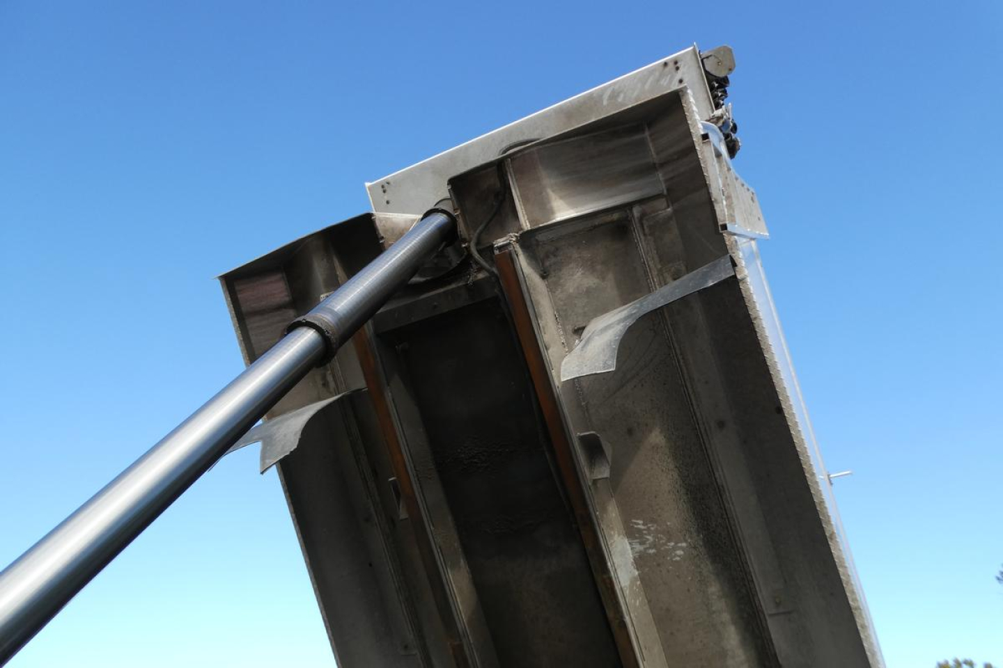 CV hydraulic dump bed indicator/view showing steel hopper and hydraulic cylinder on a Mack Granite CV713 truck bed.