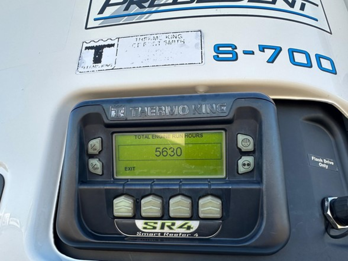 Thermo King SR4 unit on a Utility 3000R trailer showing display with 5630 total engine hours and buttons; S-700 label nearby.