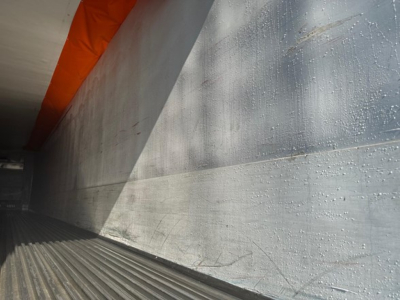 Trailer interior wall and floor showing aluminum wall panels and ribbed metal floor from a 2015 Utility S-600 trailer.