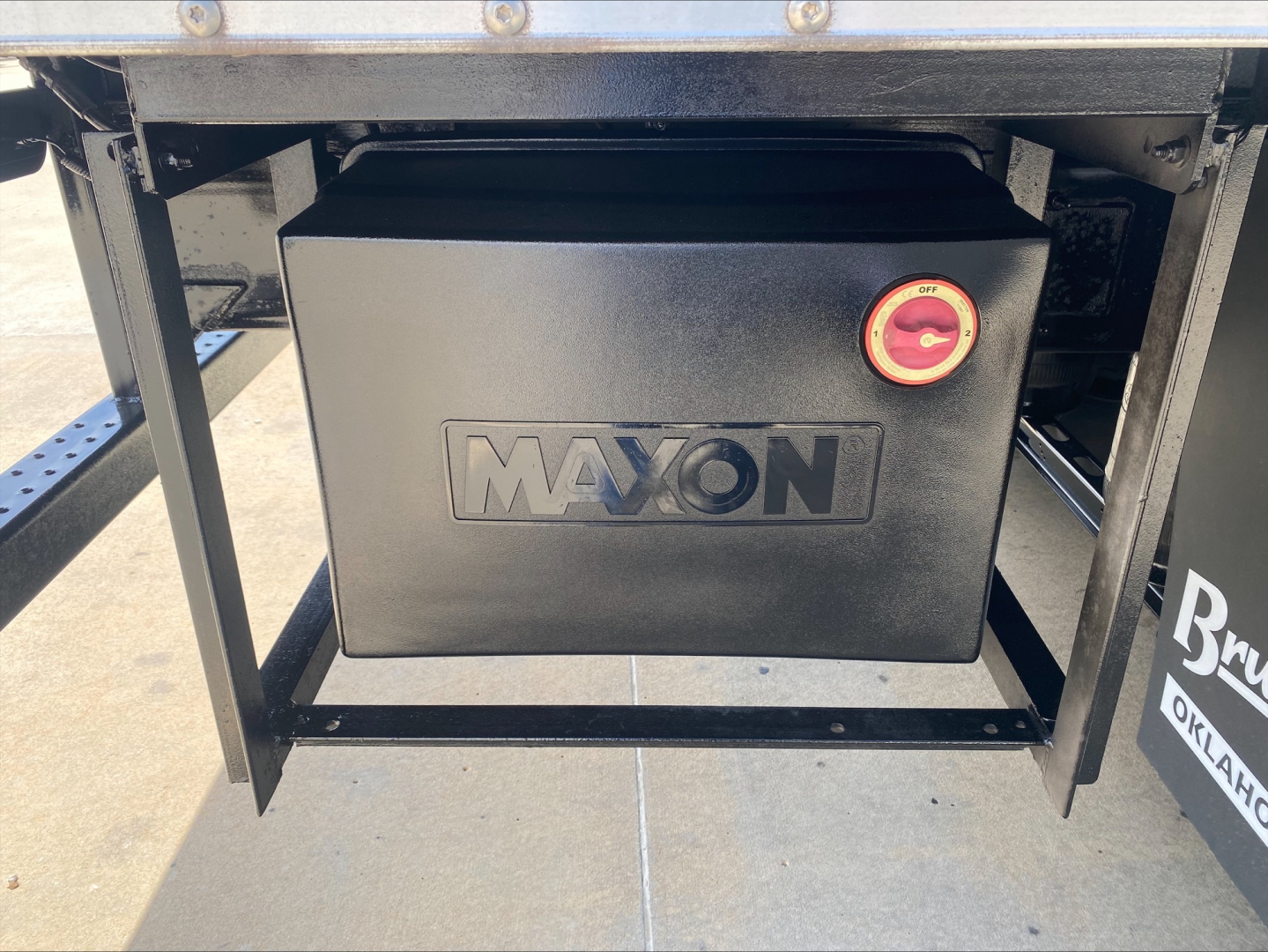 Box truck fuel/gas tank/refill reservoir with a red cap and Mayon/MAVON branded tank mounted under the truck bed.