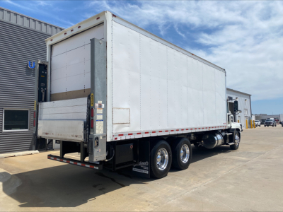Box truck rear and side view with a white cargo box on a Mack AN64 tractor-trailer, VIN 1M2AN3GC7KM010183, stock B3381L, in-service truck