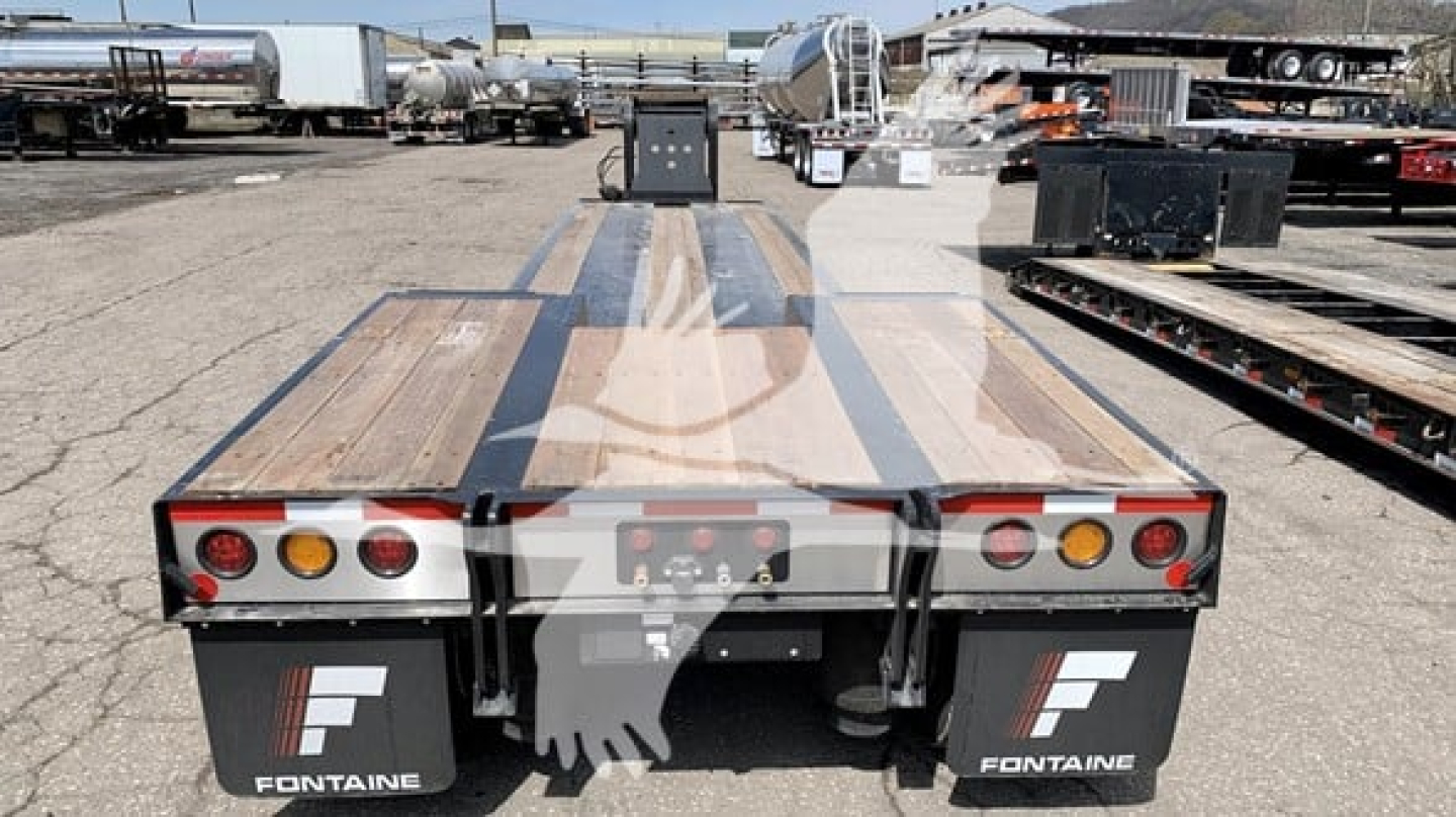 Flatbed trailer rear view showing dual taillights and FONTAINE branding on mud flaps.