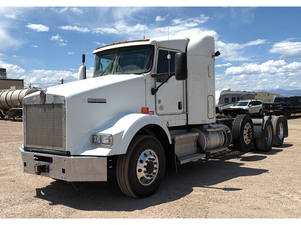 Kenworth T-800 AeroCab tractor, white with sleeper, front grille and bumper, dual rear axles, fuel tanks, and chrome wheels.
