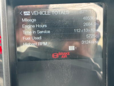 Vehicle Total screen showing mileage 48536 mi, engine hours 2684.9 h, time in service 112d13h10m, fuel used 5725 gal, highest RPM 3124 RPM; Brake Air warning icon visible.