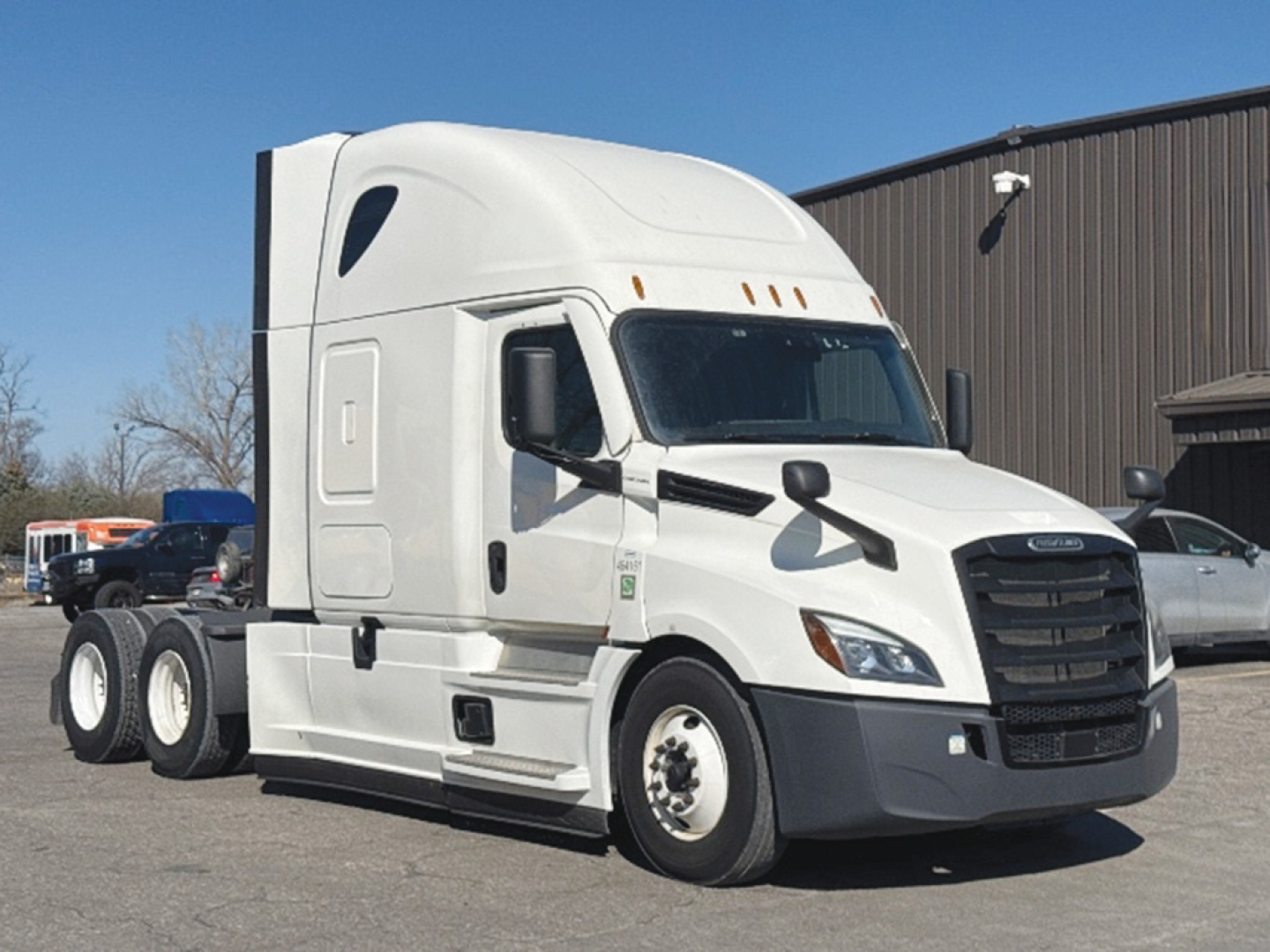 Freightliner Cascadia126 sleeper cab tractor showing white exterior and cab with side mirrors and three rear axles. Vehicle details include VIN 3AKJHHDRXNSNF2432 and stock number 549461 in a truck lot.