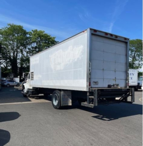 Box truck side and rear showing a white cargo box on a chassis with a cab, 470 model badge not visible.