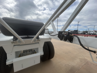 Armor Lite SBD40 Air skeleton trailer hitch and frame showing hydraulic lines and frame rails.