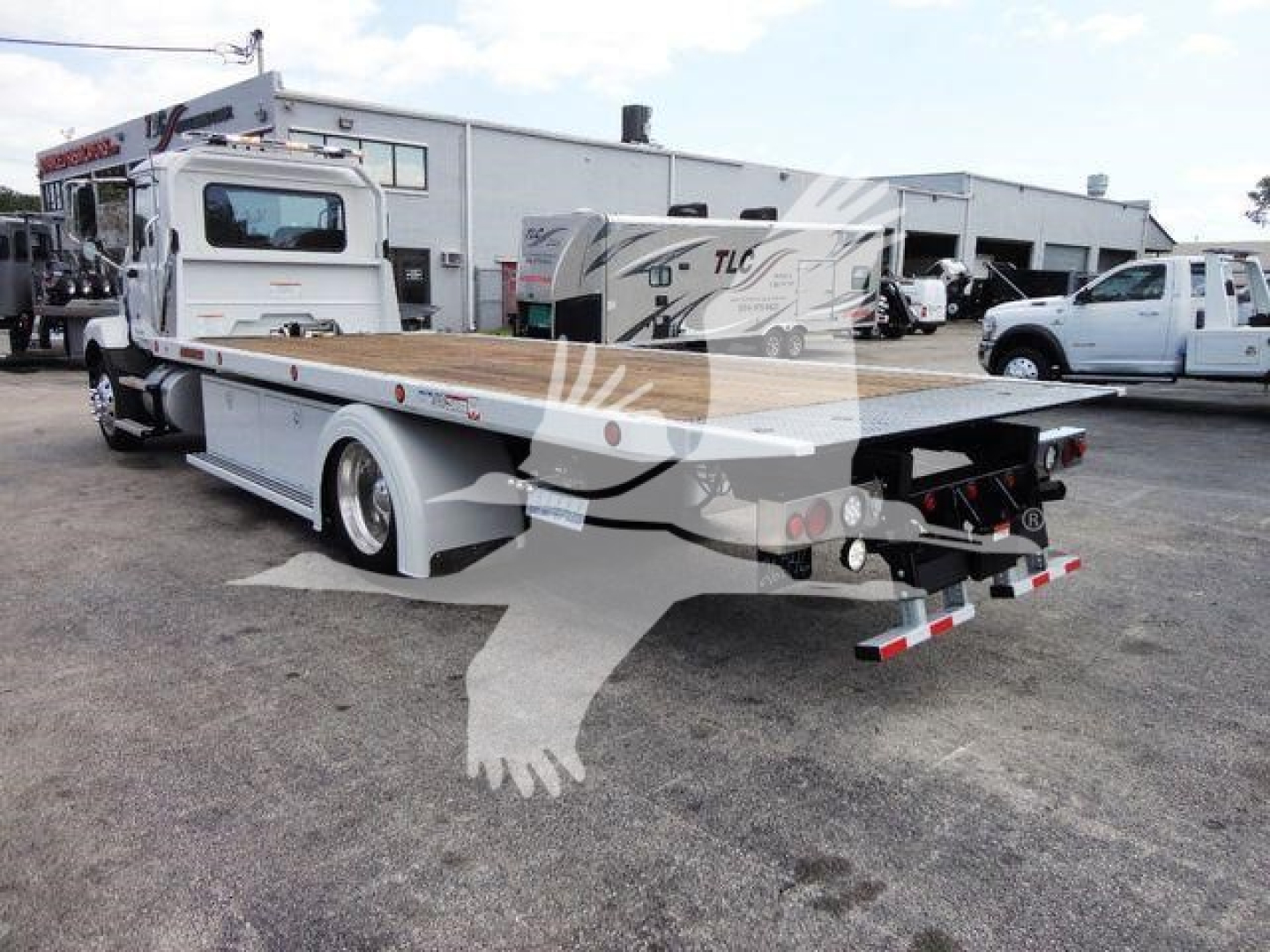 MD6 Mack rollback truck rear view showing flatbed with hydraulic hookups and dual rear lights