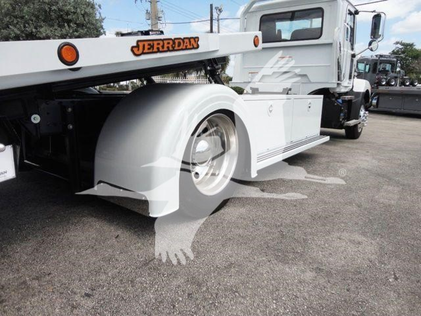 MD6 Mack rollback truck rear fender and wheel shown with white body and Jerr-Dan equipment, stock number J04370 visible.