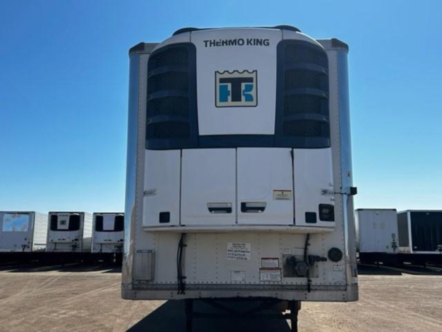 Thehmoking Thermo King refrigeration unit on the front of a Great Dane reefer trailer; visible text includes THERMO KING on the unit, and a logo with blue and white colors.