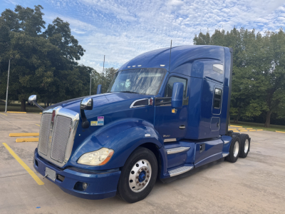 Peterbilt 579 conventional sleeper truck in blue, side view showing cab, aerodynamic hood, and dual rear axles.