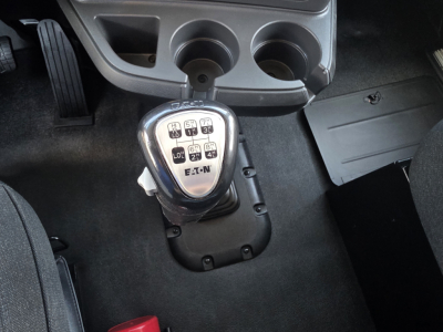 Kenworth T880 interior with gear shifter and cup holders showing shift pattern.