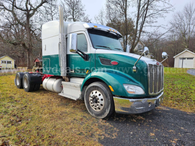 Peterbilt 579 truck viewed from front-left side