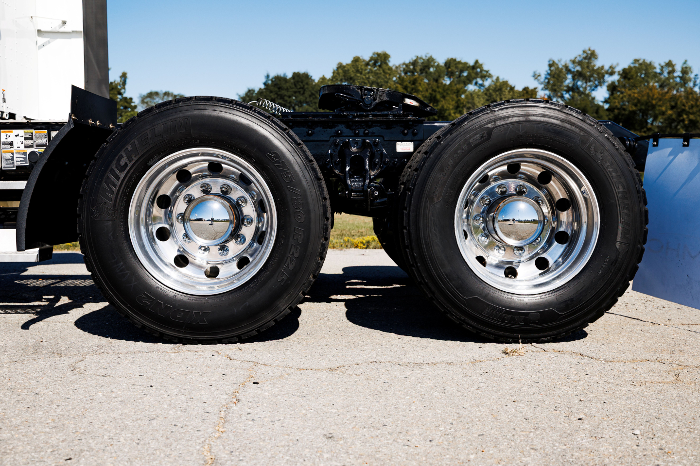 Kenworth T680 dual rear wheels and axle assembly with polished chrome rims.