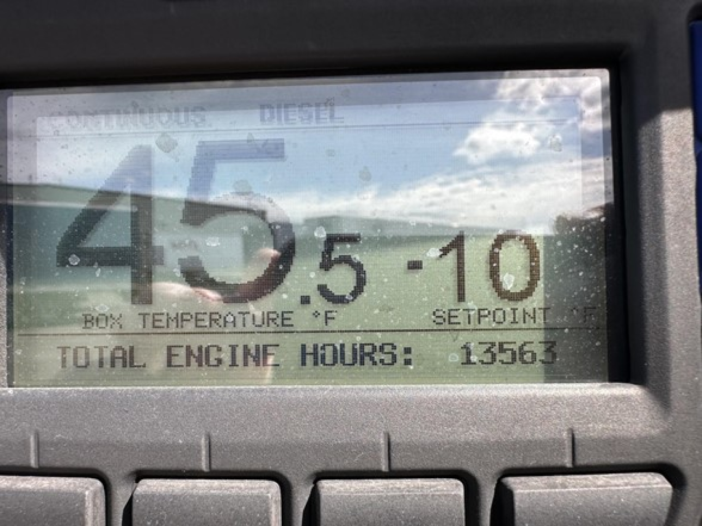 Digital display showing 45.5-10, total engine hours 13563, diesel