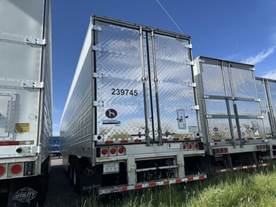 Great Dane air ride reefer trailer rear view showing metal diamond plate doors and identification 239745
