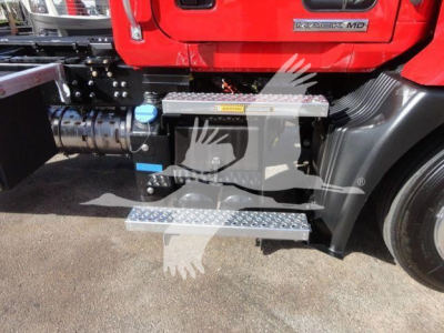 MD6 truck side step and fuel/air lines on cab visible with steps and toolbox