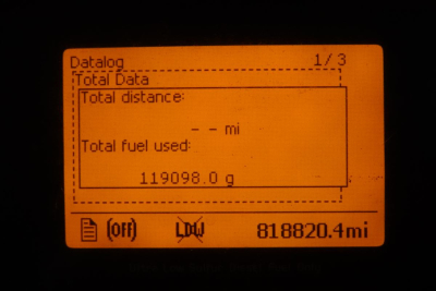 Instrument display showing total distance 818820.4 mi, total fuel used 119,098.0 q, and data page indicators.
