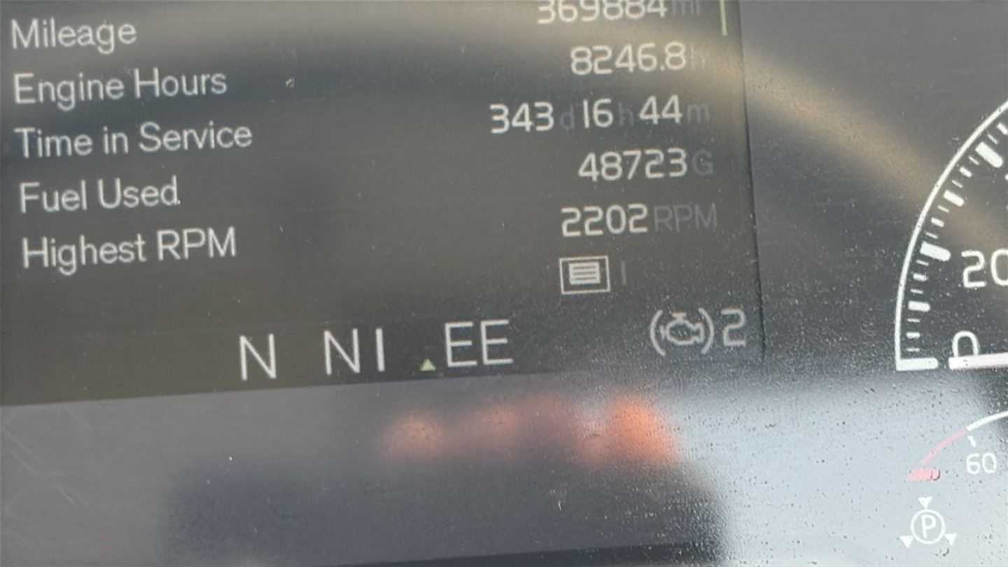 Volvo VNR64T300 dashboard display showing mileage, engine hours, time in service, fuel used, and highest RPM readouts.
