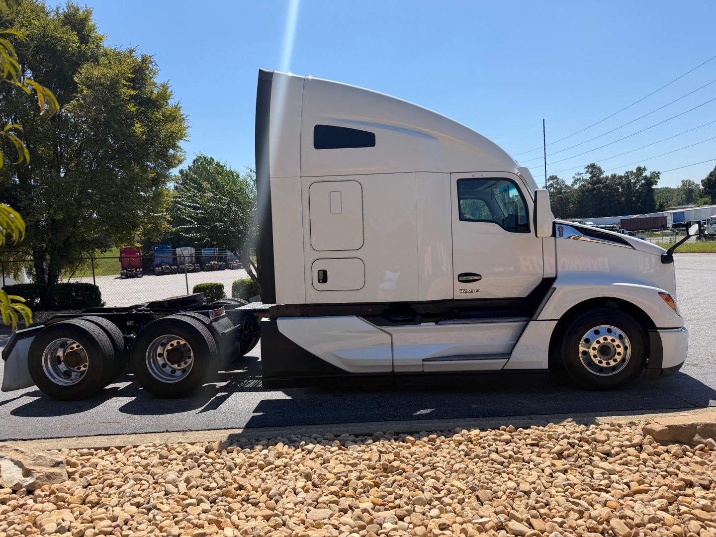Kenworth T680 truck side profile showing sleeper cab, chassis, and wheels.