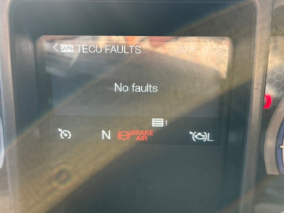 Dash display showing no faults on a 2020 Mack PI64T truck with TECU WARNINGS, N brake light, and fault-free message.