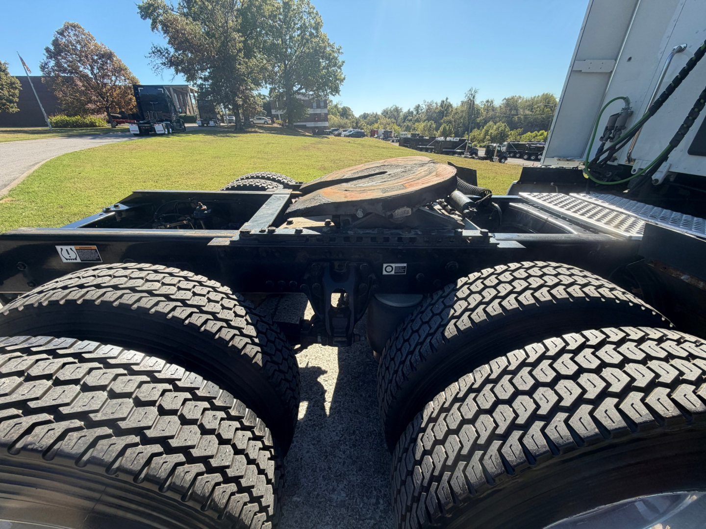 Kenworth T680 chassis with dual rear axles and fifth-wheel connection visible.